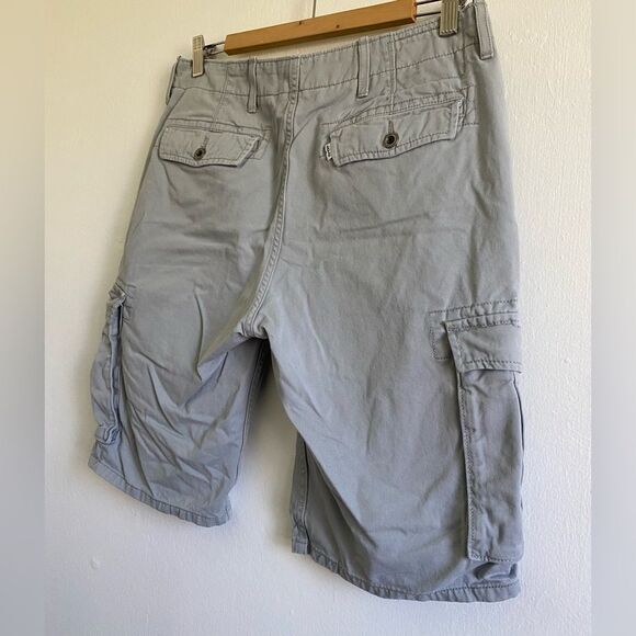 Levi’s Cargo Shorts bundle of Two Cream and gray Size 30 Street wear - Picture 3 of 8